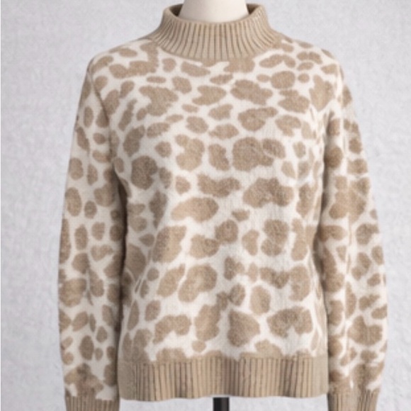89th & Madison Sweaters - 89th + Madison Beige Leopard Print Sweater – Size L